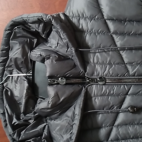 Bernardo XS Packable Hooded fill Coat with Bib - Picture 9 of 16